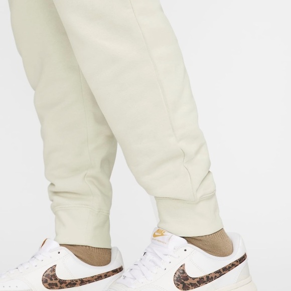 Nike size medium off white Nike Sportswear Essential Fleece Light Bone Jogger​​ - Picture 9 of 11